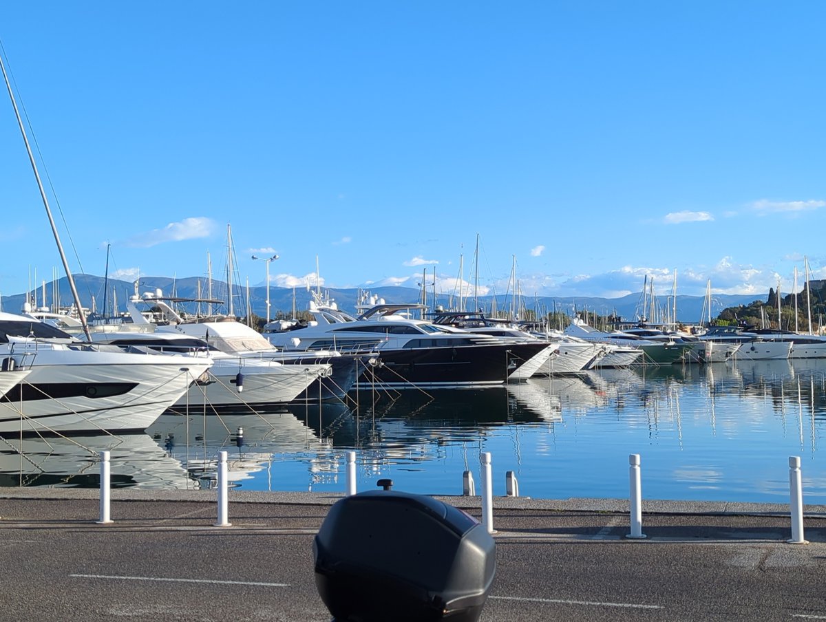 Last week, Wouter and Coen were in Antibes for a Service Trip! They were able to test each room that had OMNIYON on it and make it all work! The end result was definitely worth it.

#Yachting #OnBoard #France #Antibes #Client #Media #OMNIYON