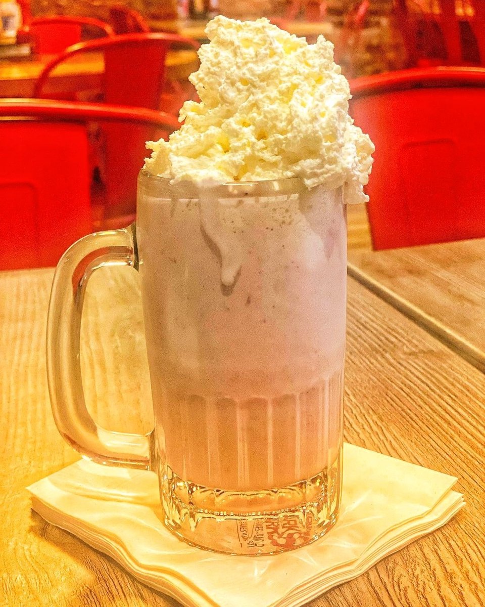 Craving something sweet after a long day? #GetMarked with one of our decadent shakes, and watch all your worries disappear!

📸: rhonda rawlings

#grillmarks #milkshake