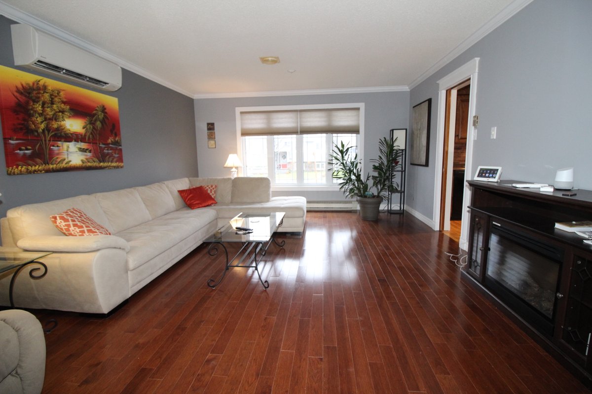 norridave's tweet photo. 24 Lidstone Cres., $349,900. 4 level back split in Powers Pond. 3 Beds, 3 Baths. Garage, vehicle access. 30 day possession. MLS 1257723 Kelly, 740-0657, David 687-4700. https://t.co/6Jksh24Cpw