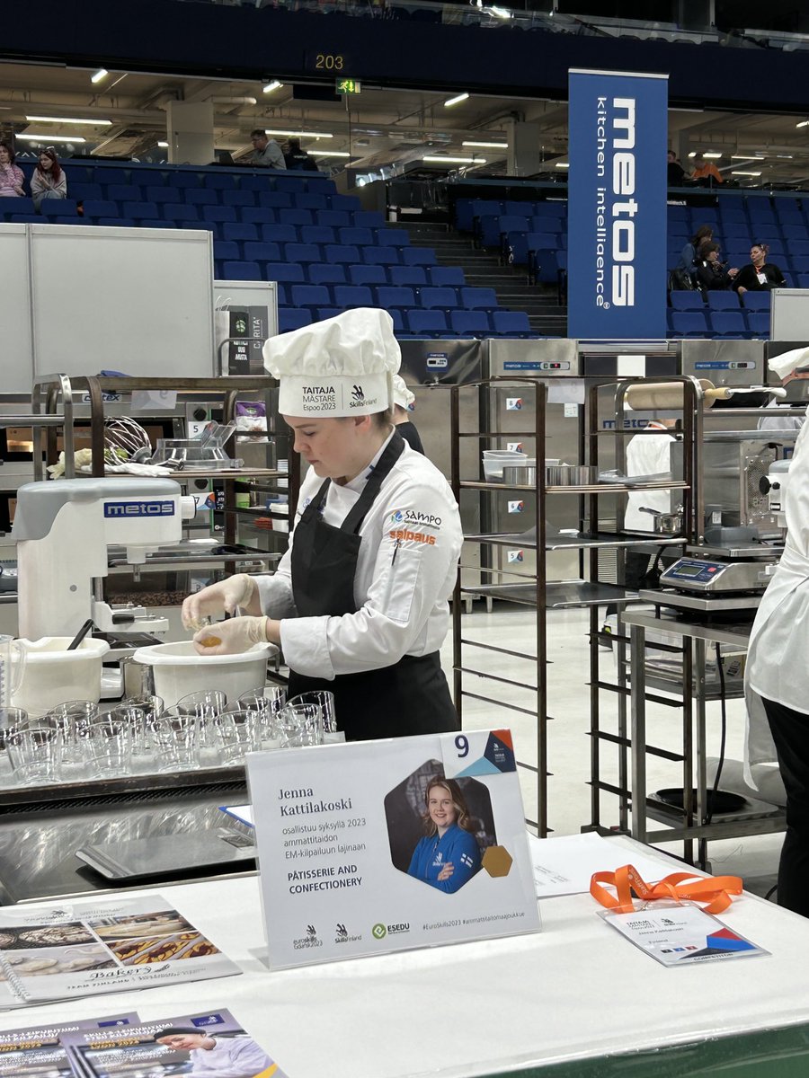 Leipuri- ja kondiittorialaa ⁦<a href="/Esedufi/">Esedu</a>⁩ ⁦<a href="/TaitajaSM/">Taitaja - Ammattitaidon SM-kilpailu</a>⁩ kannustamassa