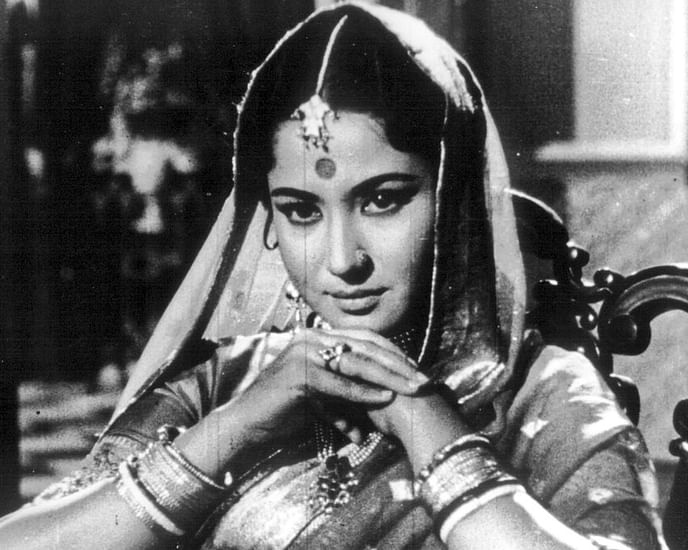 TashmiVyas's tweet photo. Post the same actor in two roles that show their range ft #MeenaKumari

Kohinoor           Sahib Biwi Aur Ghulam https://t.co/KV9ZC8vi9N