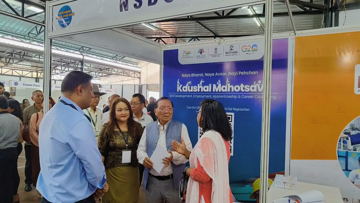 NSDCIndia's tweet photo. Mizoram Deputy CM, Shri Tawnluia, visited NSDC's stall at Mizoram Mega Job Fair 2023 in Aizawl and praised their role in providing job opportunities for the Mizo youth. 

#MizoramJobFair #NSDC #YouthEmployment https://t.co/Om1rXxjFI6