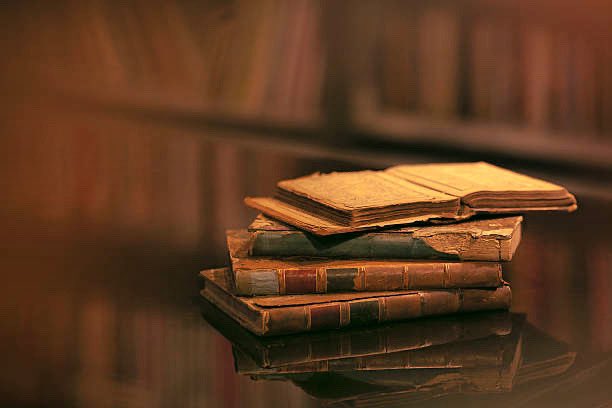 BeowsBooks's tweet photo. What are you reading right now to fuel  the fire of your next great conversation? https://t.co/HYqMkw4KcI