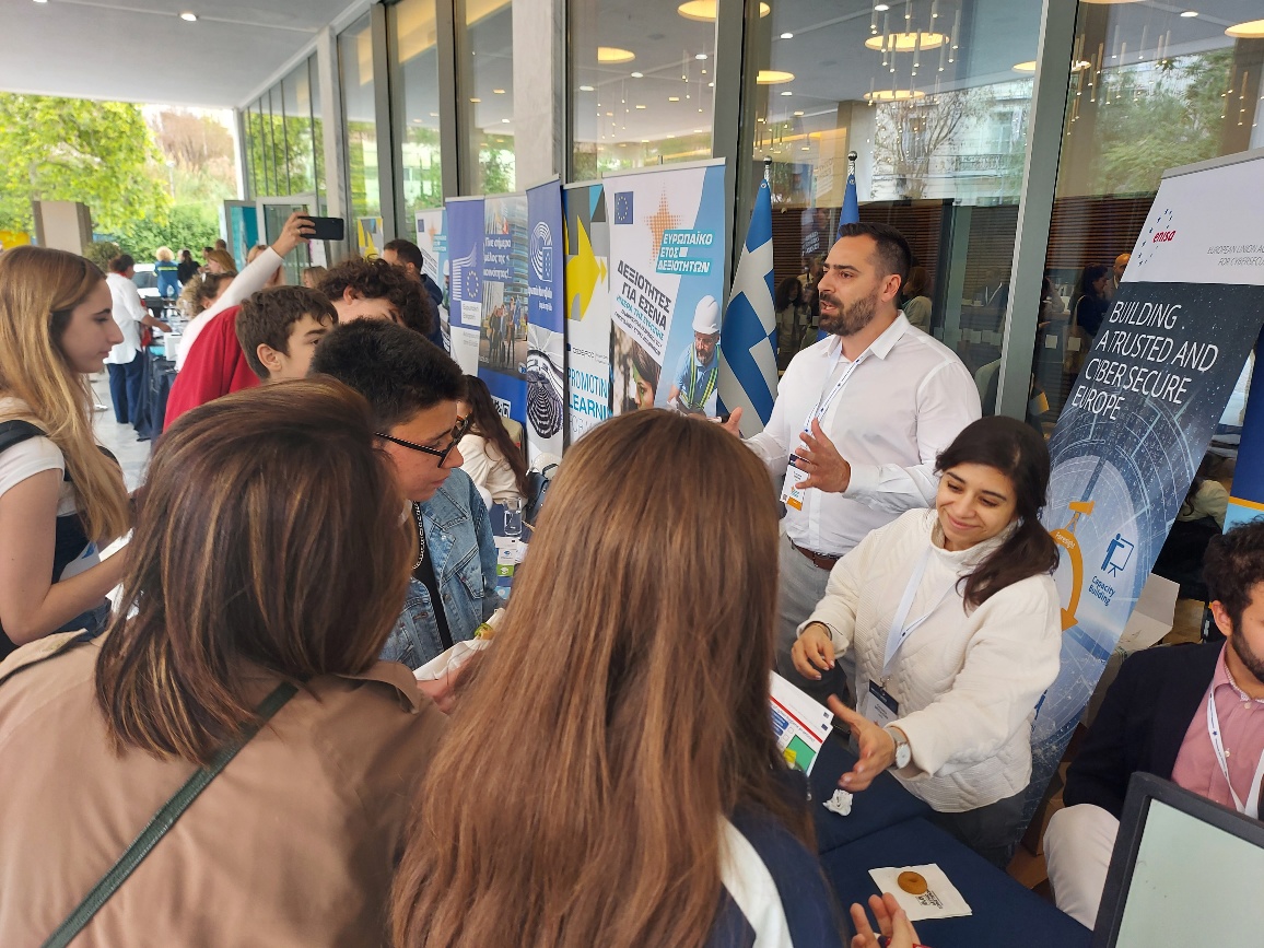 enisa_eu's tweet photo. Celebrating #EuropeDay in Athens 🇬🇷 with the launch of the #EuropeanYearofSkills with

📌#ENISA cybersecurity games
📌Our Executive Director @Le_Passar discussing opportunities including the #CyberHEAD

Interested in studying cybersecurity? https://t.co/qyvXbEiJjV https://t.co/GDD7MuOPOC