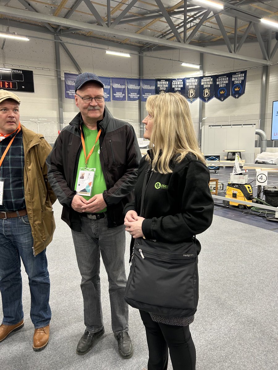 Sähköalaa ⁦<a href="/Esedufi/">Esedu</a>⁩ ⁦<a href="/TaitajaSM/">Taitaja - Ammattitaidon SM-kilpailu</a>⁩ kannustamassa