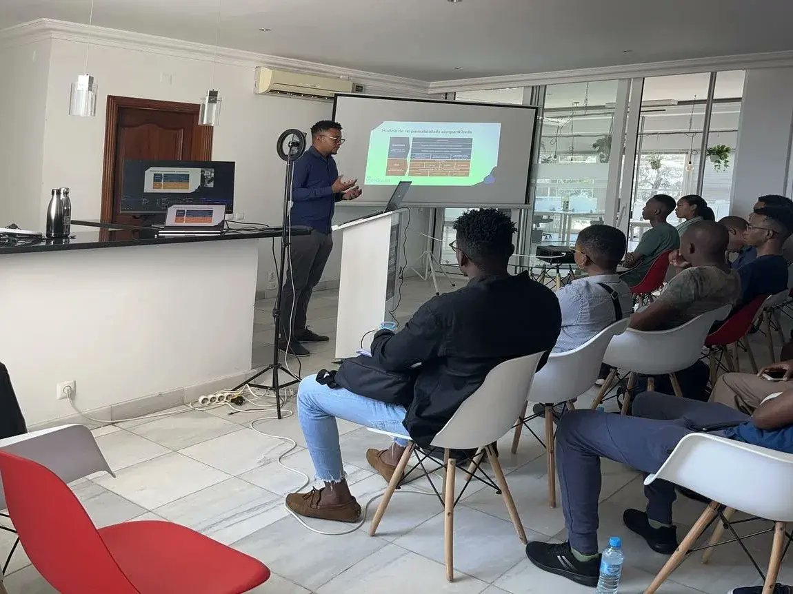 awsugmaputo's tweet photo. Estamos emocionados por ter realizado o primeiro evento da primeira comunidade AWS em Moçambique, o AWS UG Maputo Welcome Day! No início, estávamos apreensivos sobre a adesão do público, https://t.co/CSEK87aV0I