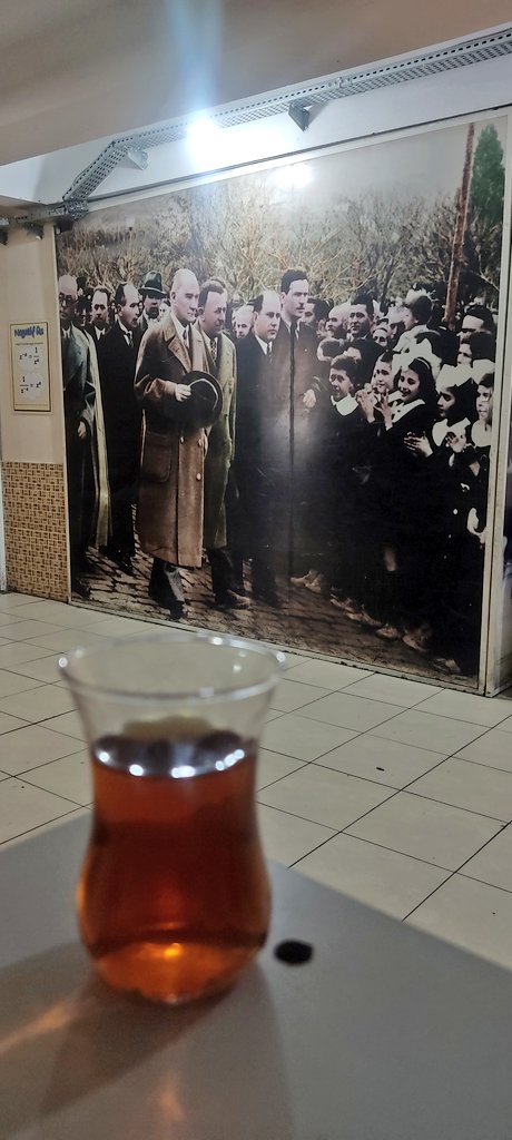 brans_anadil's tweet photo. Nöbetçiyim, üzgünüm, kırgınım ve en çok da kızgınım.Bir zamanlar
"Vekil maaşı ne kadar olsun paşam?
Öğretmen maaşını geçmesin." diyen
Atamla öğretmenlerin bugün düşürüldüğü içler acısı halimizi konuşuyoruz.
Şimdi olsa ne derdi acaba?
#İşçiyeVarMemuraYok https://t.co/E34ZH7XqK0
