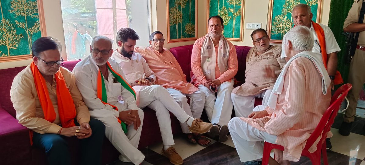 PtshriramMishra's tweet photo. नगर पालिका परिषद औरैया प्रत्याशी के समर्थन में ऐतिहासिक पैदल जुलूस🙏❤️
#jpnadda
#bjp4up
#BhupendraSingh
#dharmpal
#prakashpal https://t.co/2GjTZejm5G