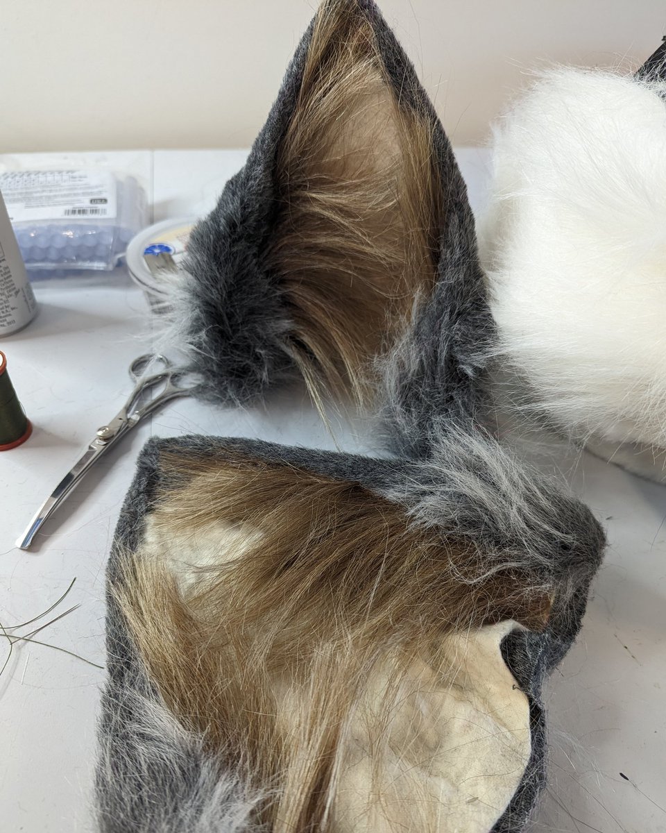 CopperSprite's tweet photo. For wiggly ears, it's less about the material and more about the shape and position. Align your ear tip through the center of the muzzle, up through the pupil, and out to the ear. Place the end pieces of your ear in alignment with the corner of the eye and the pupil. Enjoy! https://t.co/ZsxEjShQu7