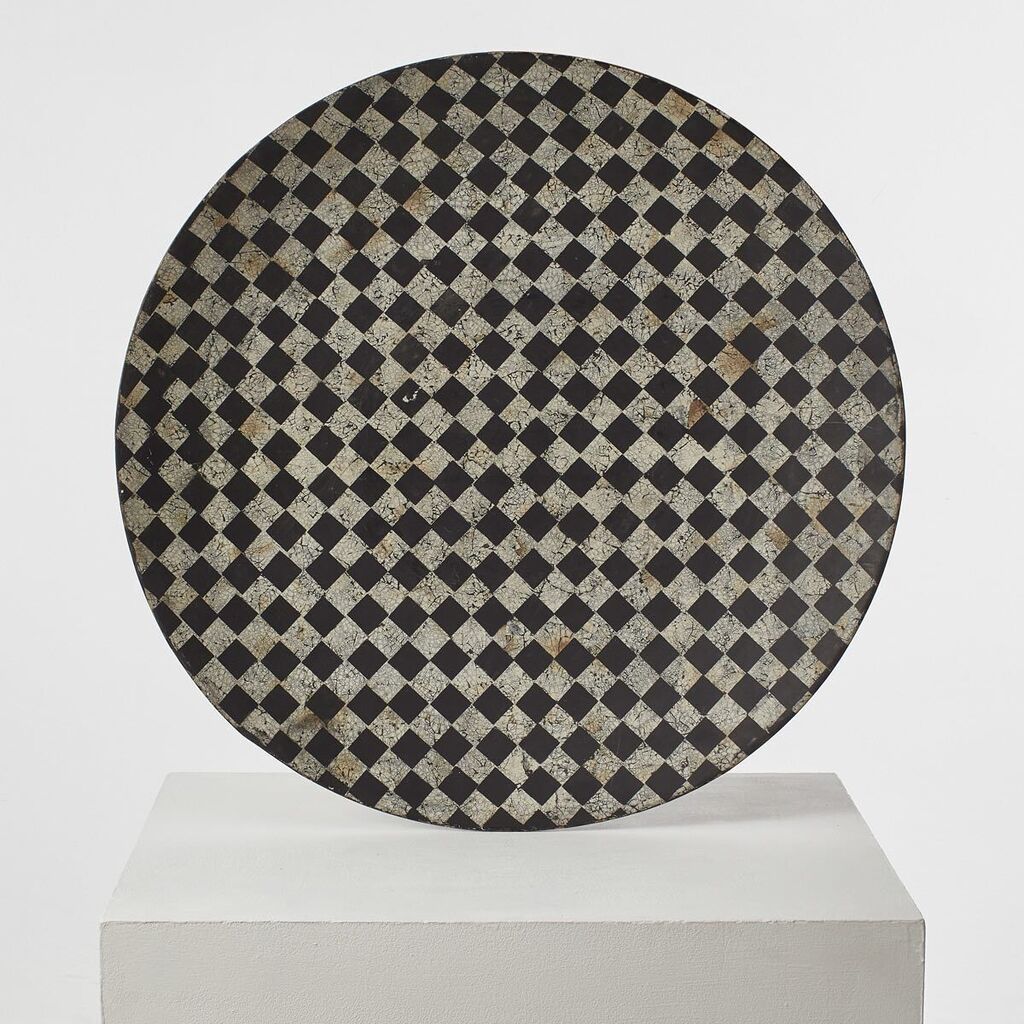 ♟️

It is only when you get close to these elegantly proportioned decorative wooden plates that their subtle beauty becomes apparent. The white chequers have an elegantly cracked finish, creating a fractured gossamer network beneath the black squares.

C… instagr.am/p/CsBiy2kPPEF/