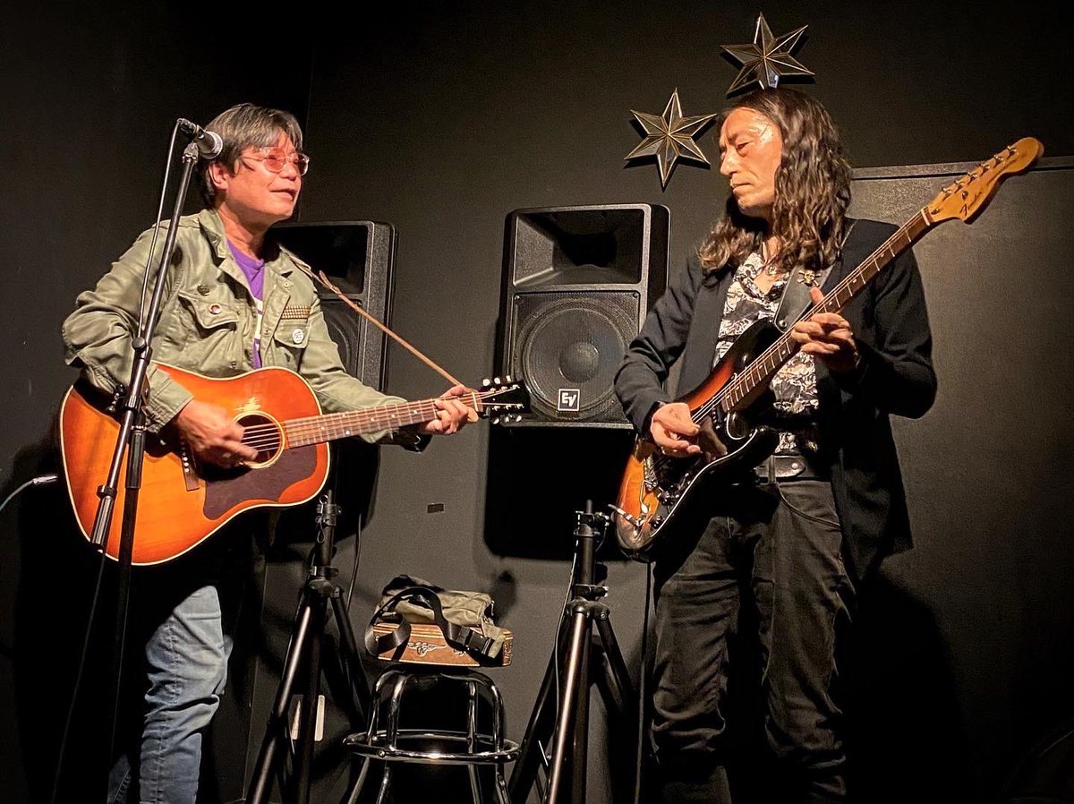 fuyuki_guitar's tweet photo. 先日は大久保「くじら号」へ
YukiさんYoziさんに間に合いました☆
(ミノルさんには間に合わず…)
良い夜を有難うございました!
ココは初でしたがご縁を頂き夏頃に出没予定です🎸
文字通り熱くいく所存です⚡️
#BobIsBob
#夏の予感 https://t.co/j7iTRNXPYl