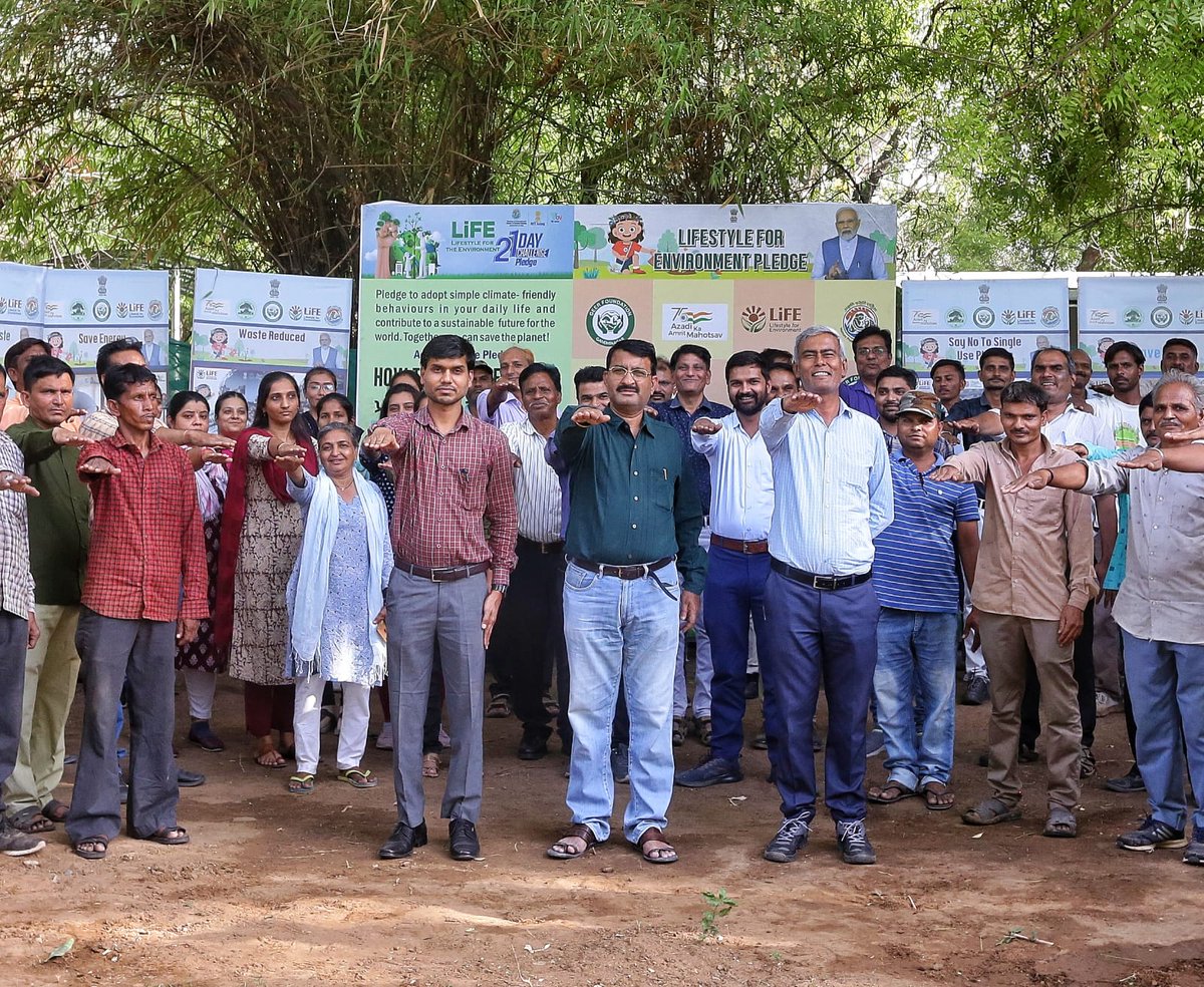 FoundationGeer's tweet photo. Staff Of GEER Foundation, Gandhinagar Taking The Lifestyle For Environment Pledge At Mission Life Awareness Gallery &amp; Pledge Point, Indroda Nature Park, Gandhinagar #LiFE #MissionLiFE #ChooseLiFE #Lifestyleforenvironment #GEERFoundation https://t.co/uo2kajp33n