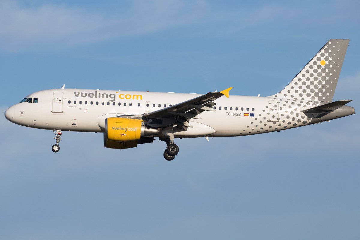 ⚠️ @vueling anuncia una nueva ruta entre Barcelona y Toulouse. ▪️ A partir del 1 de julio de 2023. ▪️ 3 vuelos semanales (-2--5-7). ▪️ Operará con mix de Airbus A319/A320 de 144/180 plazas. ▪️ Nuevo destino para Barcelona-El Prat. 📷 wapo84