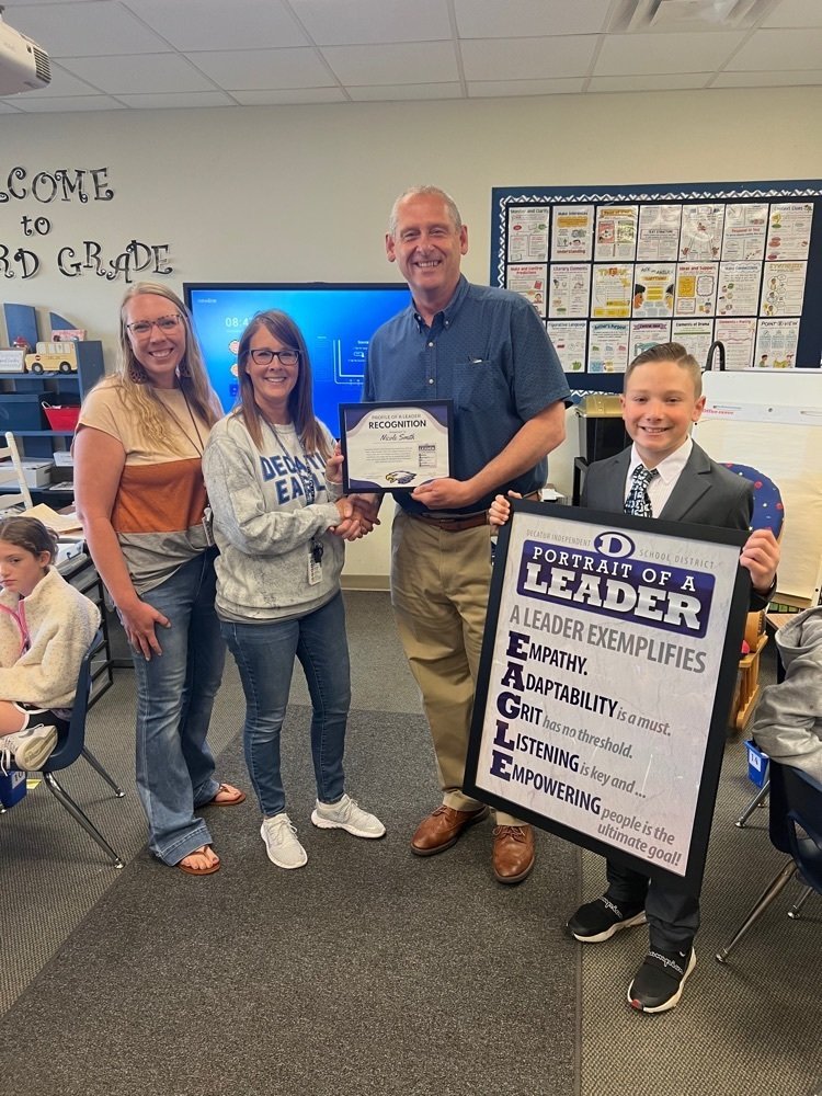 DISDCarson's tweet photo. Yesterday, we had the honor of awarding Mrs. Smith and Ms. Horton with the Profile of a Leader Award. 

We are so thankful for their hard work and exemplifying EAGLE traits at Carson!

#wearecarson
#totallycarson https://t.co/mhUFyYpajj