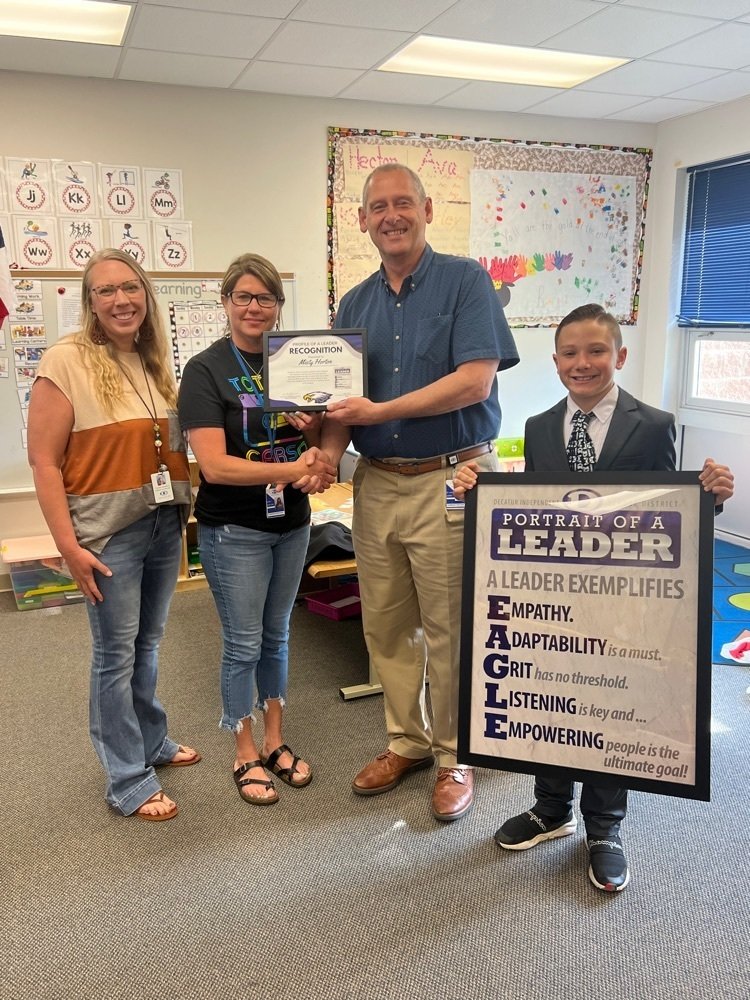 DISDCarson's tweet photo. Yesterday, we had the honor of awarding Mrs. Smith and Ms. Horton with the Profile of a Leader Award. 

We are so thankful for their hard work and exemplifying EAGLE traits at Carson!

#wearecarson
#totallycarson https://t.co/mhUFyYpajj