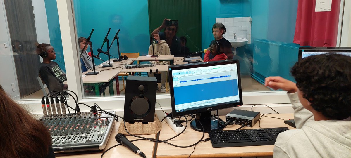christinemoncla's tweet photo. De A à Z, ce sont les élèves qui font leur émission de radio
#clubradio cm2/3e @clg_victorhugo @seinesaintdenis @AcCreteil @clemicreteil @radiofrance https://t.co/8Exsxreov3