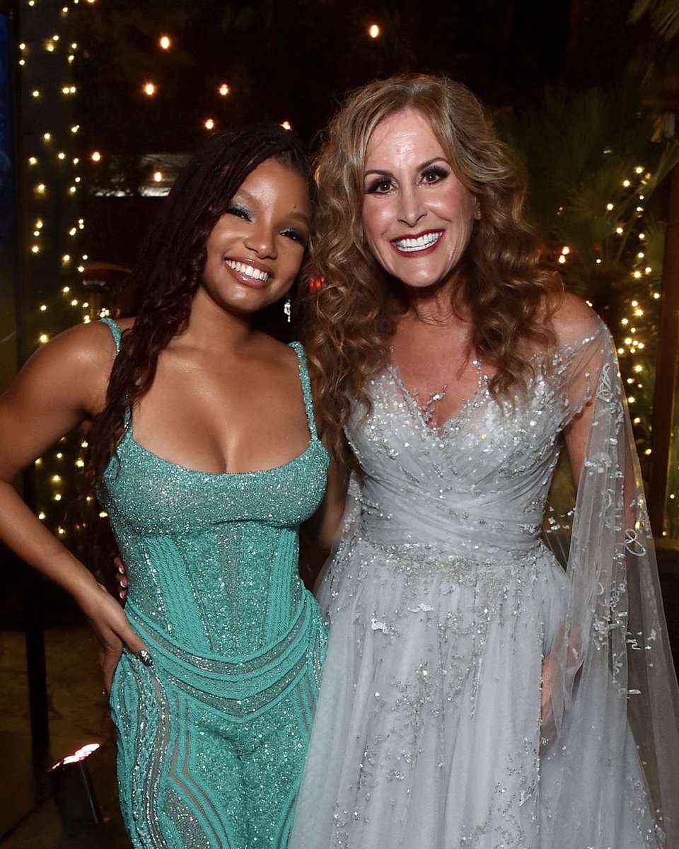 etnow's tweet photo. Two perfect Ariels. 💙 Halle Bailey and the original Ariel, Jodi Benson, reunite at #TheLittleMermaid premiere. https://t.co/j0izZngqMZ