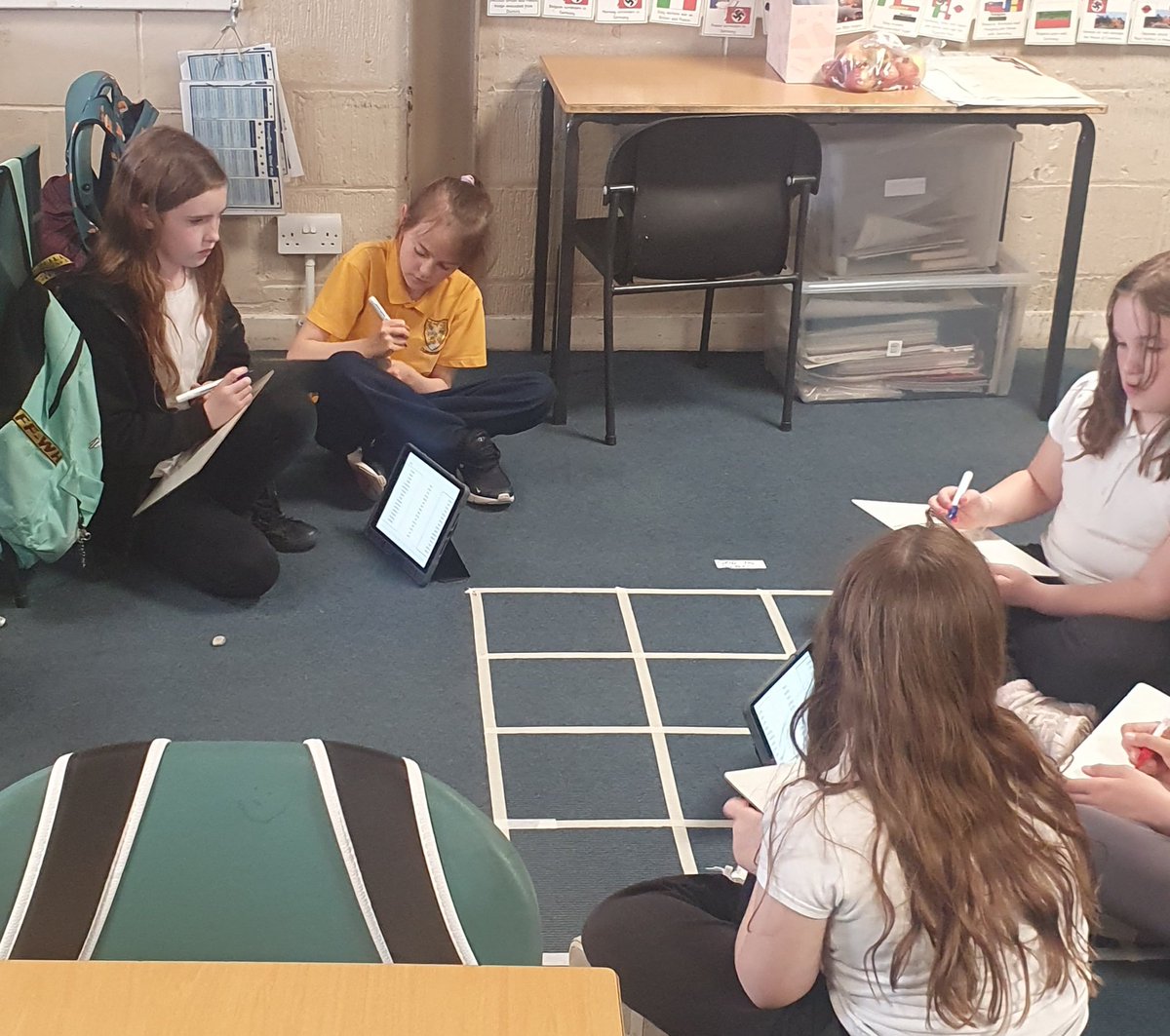 Cpsmrsw's tweet image. P6J are chosing how to learn their spelling words this afternoon. How many skills are we using doing this? 🤔 @carronshoreps #communication #collaboration #complexproblemsolving #creativity #coreskills #cps7cs