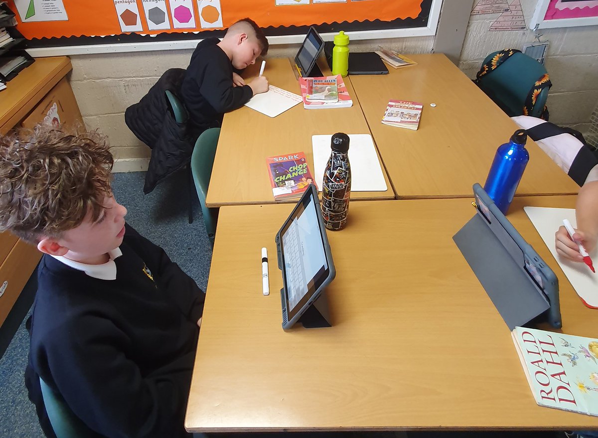 Cpsmrsw's tweet image. P6J are chosing how to learn their spelling words this afternoon. How many skills are we using doing this? 🤔 @carronshoreps #communication #collaboration #complexproblemsolving #creativity #coreskills #cps7cs