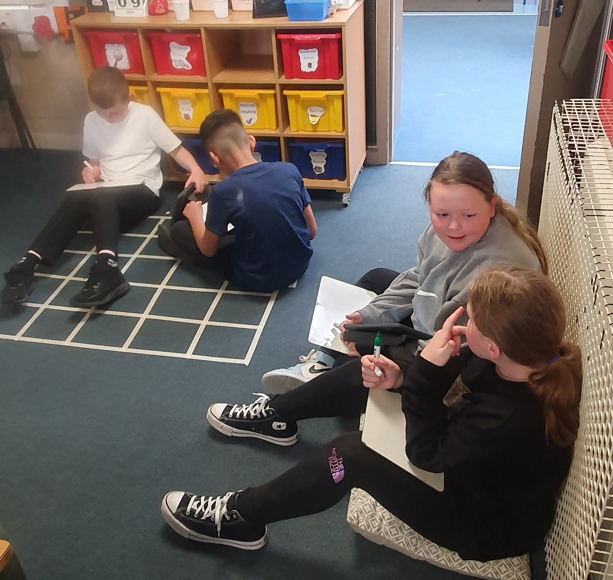 Cpsmrsw's tweet image. P6J are chosing how to learn their spelling words this afternoon. How many skills are we using doing this? 🤔 @carronshoreps #communication #collaboration #complexproblemsolving #creativity #coreskills #cps7cs