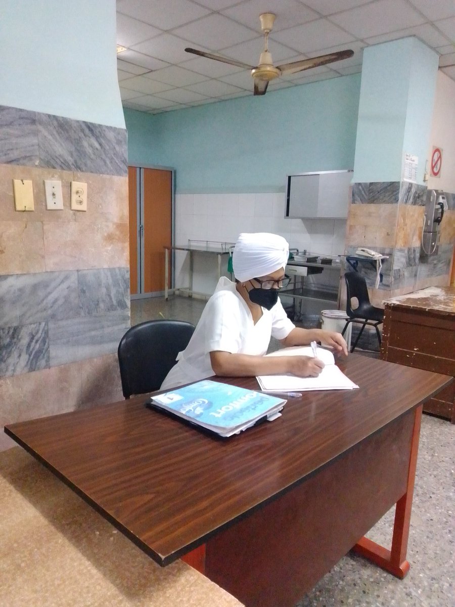 Sala de Psiquiatria limpia,  ordenada y Enfermería en sus procederes bien temprano en la mañana. <a href="/DPSHabana/">Dirección General de Salud La Habana</a>