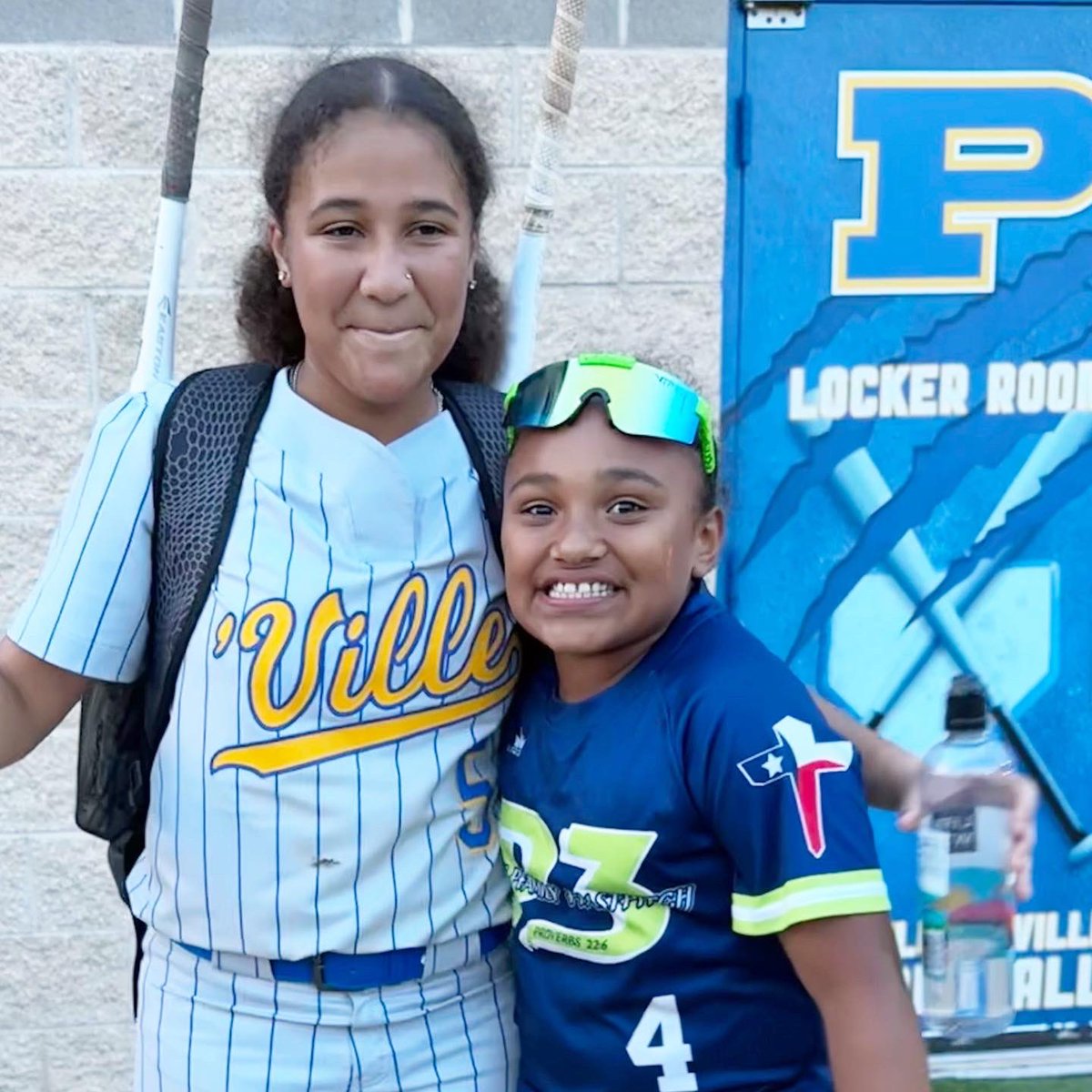 Mrscoach_cossey's tweet photo. Missed our picture with @DelilahRobles52  she pitched an amazing game!!! 💪🏽💪🏽 way to go @M_Ross3  @Lauryn_K_J 💪🏽🥎 thanks for inspiring our P3 girls to work hard and never quit! @phspanthersb @CoachMattPfISD  @PfISDAthletics #areachamps #pfamily #pfuture https://t.co/2AcDnG6JvF