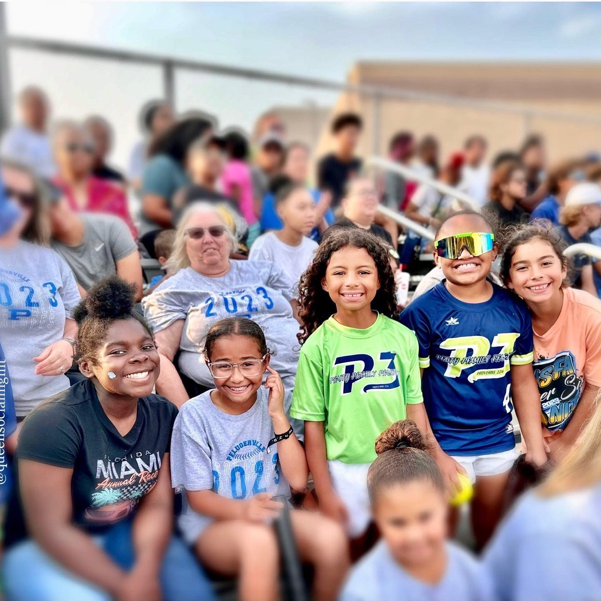 Mrscoach_cossey's tweet photo. Missed our picture with @DelilahRobles52  she pitched an amazing game!!! 💪🏽💪🏽 way to go @M_Ross3  @Lauryn_K_J 💪🏽🥎 thanks for inspiring our P3 girls to work hard and never quit! @phspanthersb @CoachMattPfISD  @PfISDAthletics #areachamps #pfamily #pfuture https://t.co/2AcDnG6JvF