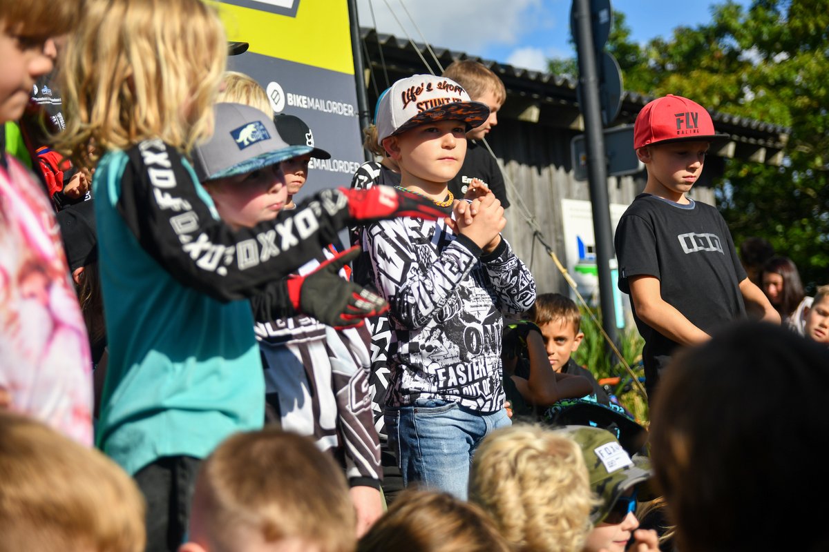SkiliftWTB's tweet photo. Das iXS #DirtMasters #Festival im #Bikepark #Winterberg schafft es jedes Jahr, eine Schippe draufzulegen. Der #Slopestyle ist dieses Jahr Teil der FMB World Tour. #Fourcross, #Downhill und #Enduro sind weitere hochkarätige Serien. https://t.co/XumVANGQsX
#skiliftkarussell #mtb https://t.co/EMtXfahu7N