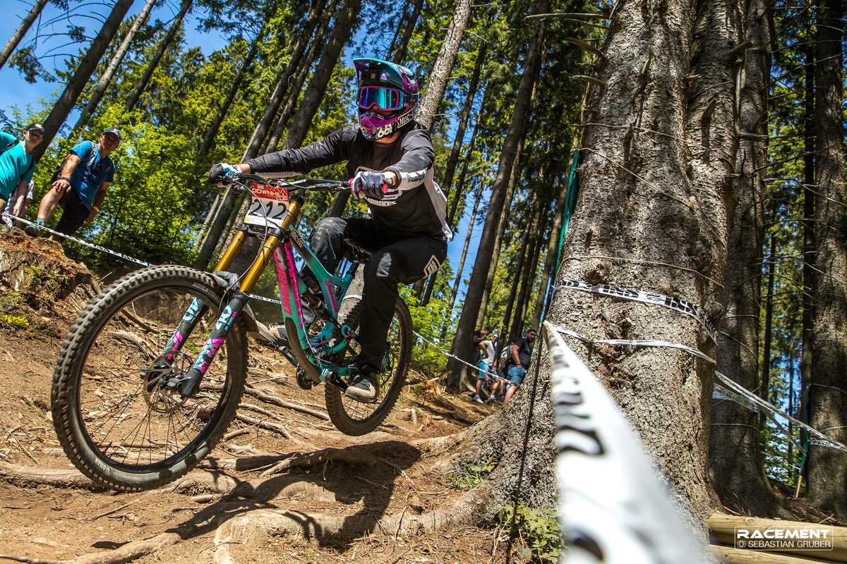 SkiliftWTB's tweet photo. Das iXS #DirtMasters #Festival im #Bikepark #Winterberg schafft es jedes Jahr, eine Schippe draufzulegen. Der #Slopestyle ist dieses Jahr Teil der FMB World Tour. #Fourcross, #Downhill und #Enduro sind weitere hochkarätige Serien. https://t.co/XumVANGQsX
#skiliftkarussell #mtb https://t.co/EMtXfahu7N