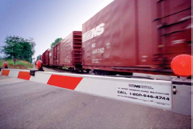 MeetMeAtTheStation tweet media