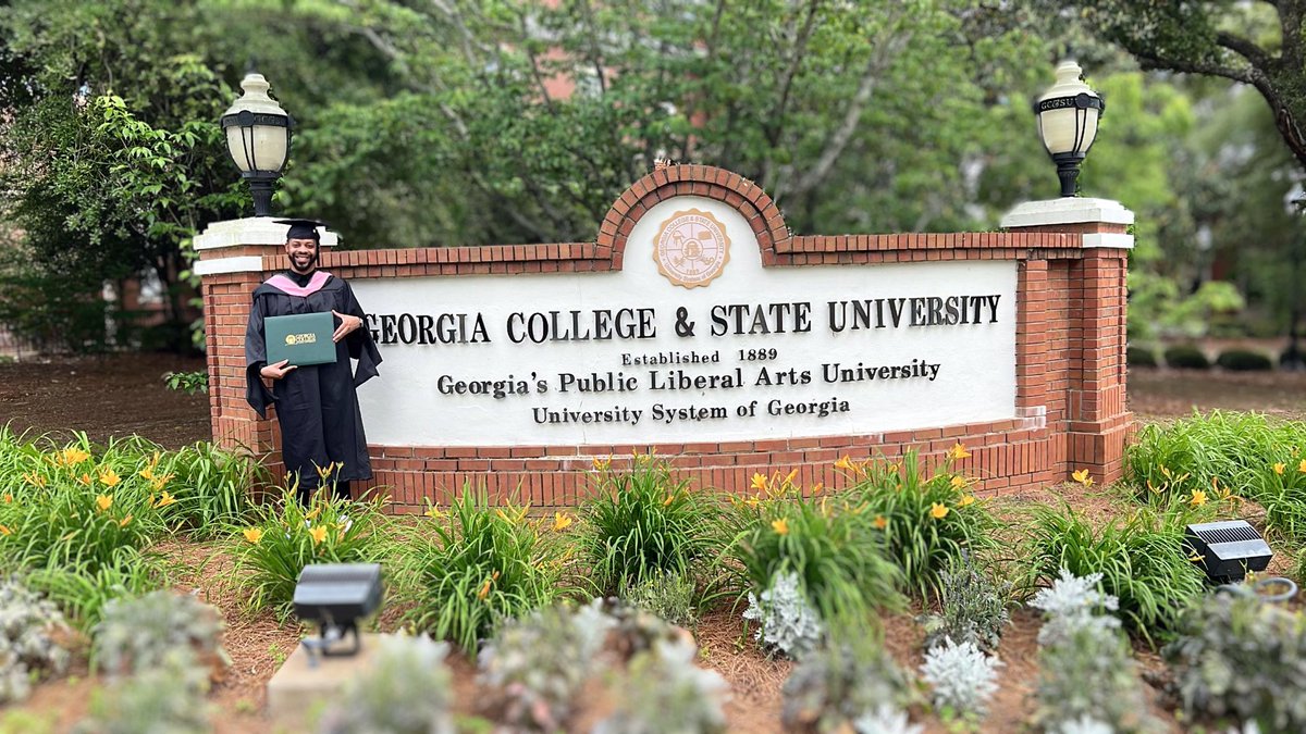 IHMtheDirector's tweet photo. Glory be to the Father! #MasteredIt #MusicEducation #2DegreesHotter #Classof2023 #TeacherAppreciationWeek https://t.co/XxpPTcYy6z