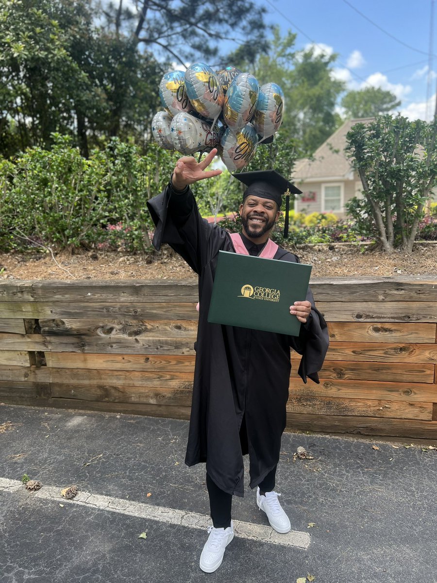 IHMtheDirector's tweet photo. Glory be to the Father! #MasteredIt #MusicEducation #2DegreesHotter #Classof2023 #TeacherAppreciationWeek https://t.co/XxpPTcYy6z