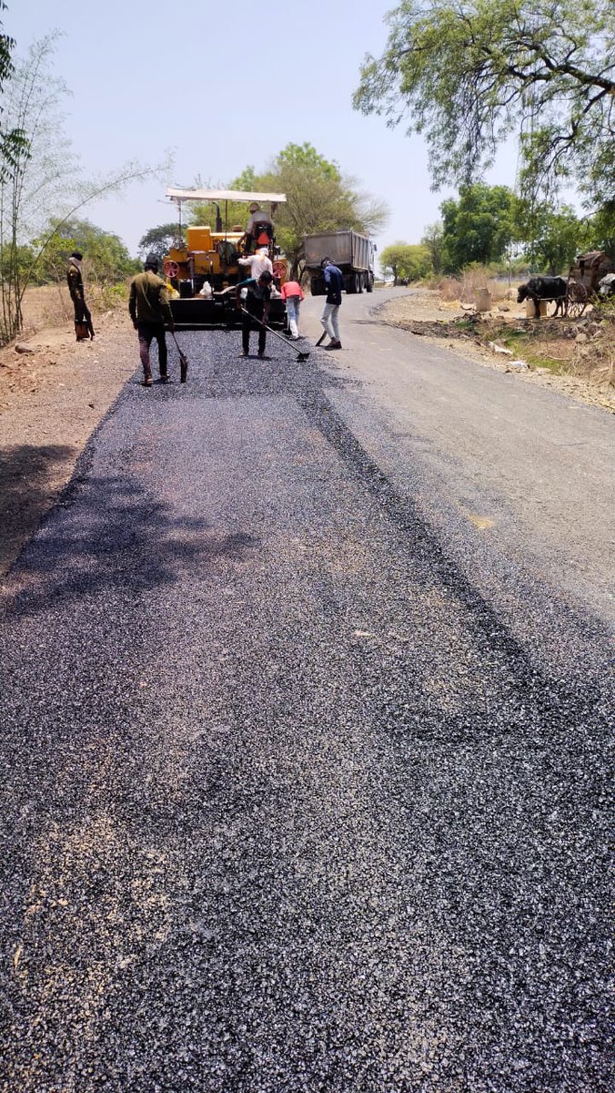 mlamangeshbjp's tweet photo. विकासपर्व...
गेल्या अनेक वर्षांपासून मागणी असलेल्या न्हावे चौफुली ते बोरखेडा बु पिराचे,रहिपुरी रस्ता प्रजिमा -४३ चे रस्ता रुंदीकरण व डांबरीकरण काम प्रगतीपथावर आहे...
@mieknathshinde
@Dev_Fadnavis
@RaviDadaChavan
@girishdmahajan
@GulabraojiP
#विकासपर्व #चाळीसगाव #PWDWorks https://t.co/lxHxKj9gKn