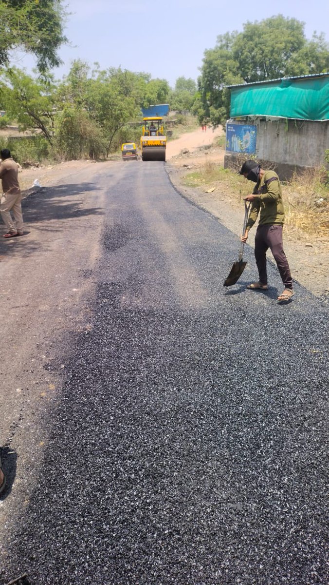 mlamangeshbjp's tweet photo. विकासपर्व...
गेल्या अनेक वर्षांपासून मागणी असलेल्या न्हावे चौफुली ते बोरखेडा बु पिराचे,रहिपुरी रस्ता प्रजिमा -४३ चे रस्ता रुंदीकरण व डांबरीकरण काम प्रगतीपथावर आहे...
@mieknathshinde
@Dev_Fadnavis
@RaviDadaChavan
@girishdmahajan
@GulabraojiP
#विकासपर्व #चाळीसगाव #PWDWorks https://t.co/lxHxKj9gKn