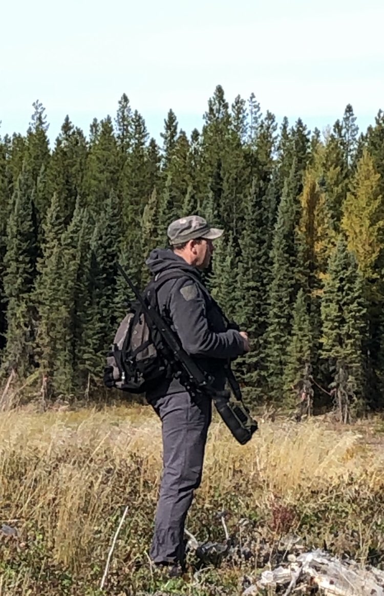 Veteran4Freedom's tweet photo. In Canada stating you’re a ‘law abiding gun owner,’ is using more words than is required.
An informed Canadian would know that by just saying -you’re a ‘gun owner’ you hold the possession licensing required along with competent handling skills.
#StopC21 https://t.co/GcskHHpraE