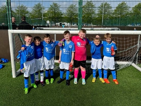 Benburb2015's tweet photo. Sunday's "White" squad after a sensational performance. Every single player was outstanding, saw signs of us finally settling into the 5 a side environment. Absolute pleasure to watch and coach, well done everyone. #TheYoung ChookieHens # TheBens #Football #5asides #Fun ⚽️🐓 https://t.co/38pFtaocPN