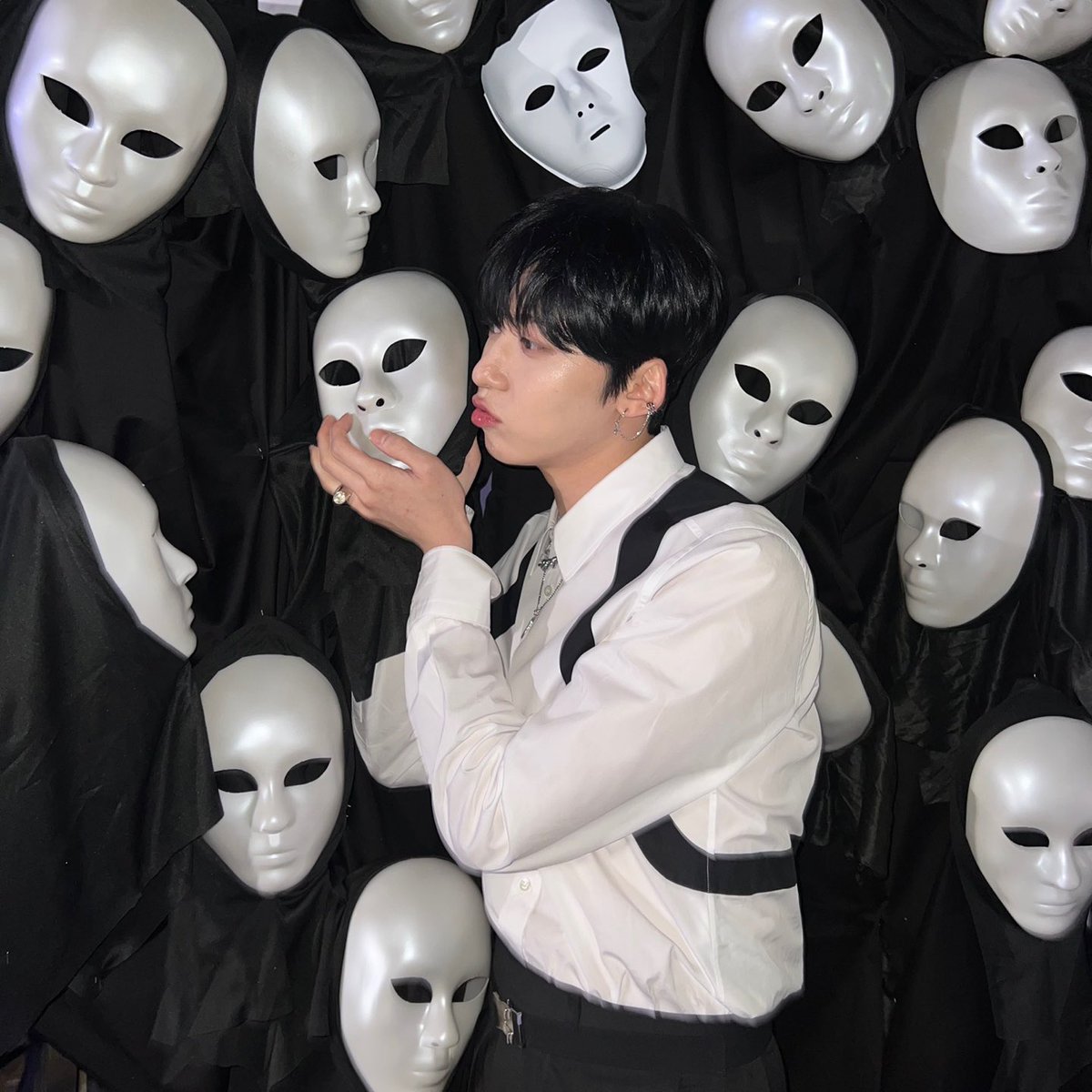 official_ONEUS's tweet photo. [#건희]
이제 진짜 시작이다!
이번 활동도 잘 부탁해🖤 https://t.co/7kS4SnBt5Y
