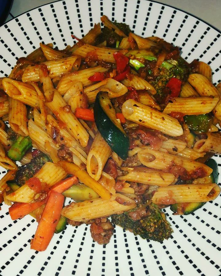 niqeivahsCorner's tweet image. 🦐 Pasta with Prawns &amp;amp; Veggies 🦐

👨🏾‍🍳: @CheekODread 

Yummers 😋

#cookingwithfriends #niqeivahsfriendscorner #niqeivahscorner