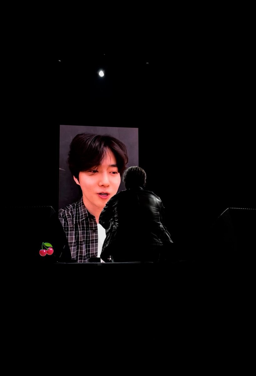 yu_myeon's tweet photo. nooooooo this pic 😭 https://t.co/oa1DYp0dd3