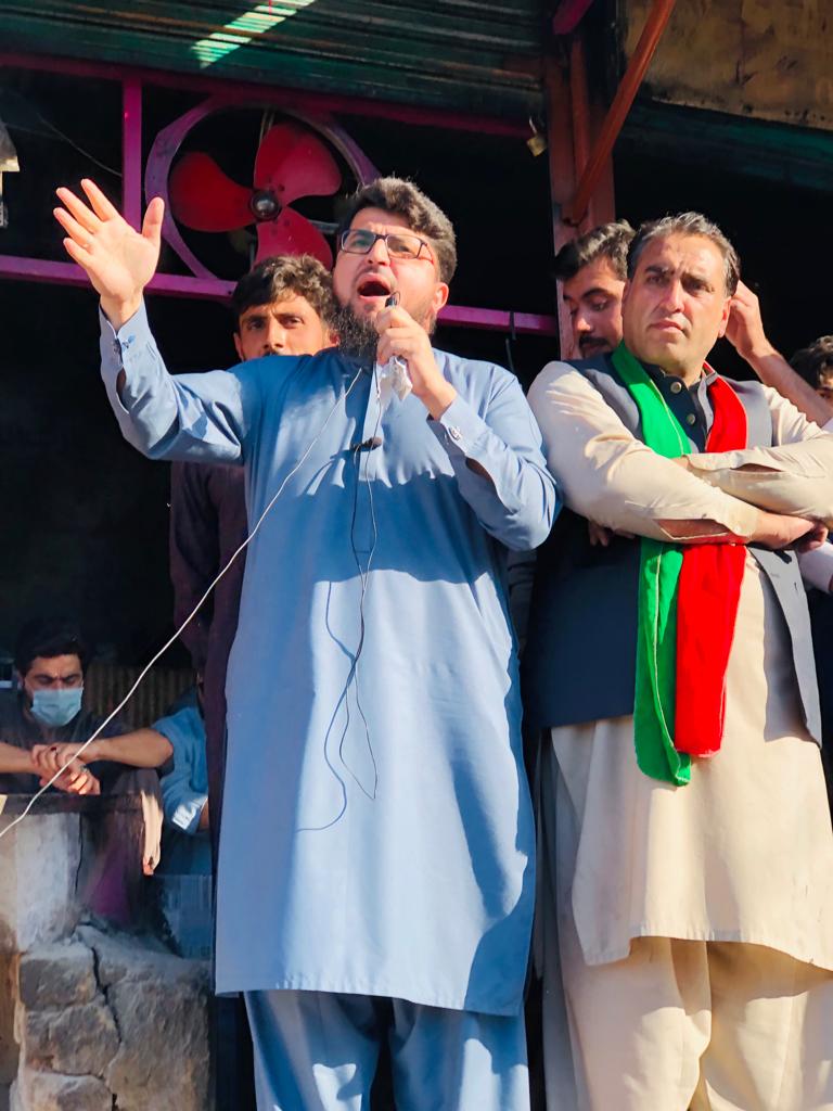 AMuneerPTI's tweet photo. جس دور میں جینا مشکل ہو
 اس دور میں جینا لازم ہیں
 
سب نکلے اور شہر بند کریں 
یہ ہمارا ملک ہے کسی کے باپ کا نہیں ہے
دیر لوئر تحصیل خال
#BehindYouSkipper https://t.co/sskGNrLTvl