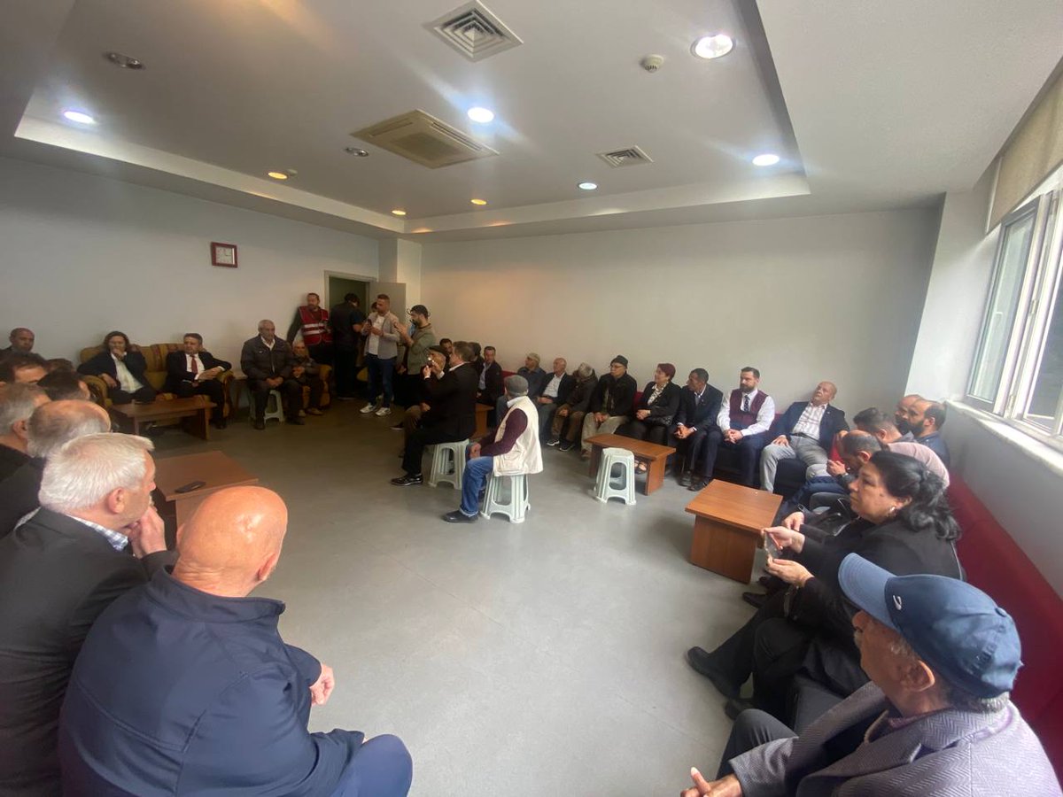 isamesihsahin's tweet photo. Eyüpsultan'da, Alibeyköy Cemevi'ni ziyaret ettik. Bütün farklılıklarımızın kardeşçe, barış içinde yaşadığı bir Türkiye için çalışıyoruz. https://t.co/KOoah141VU