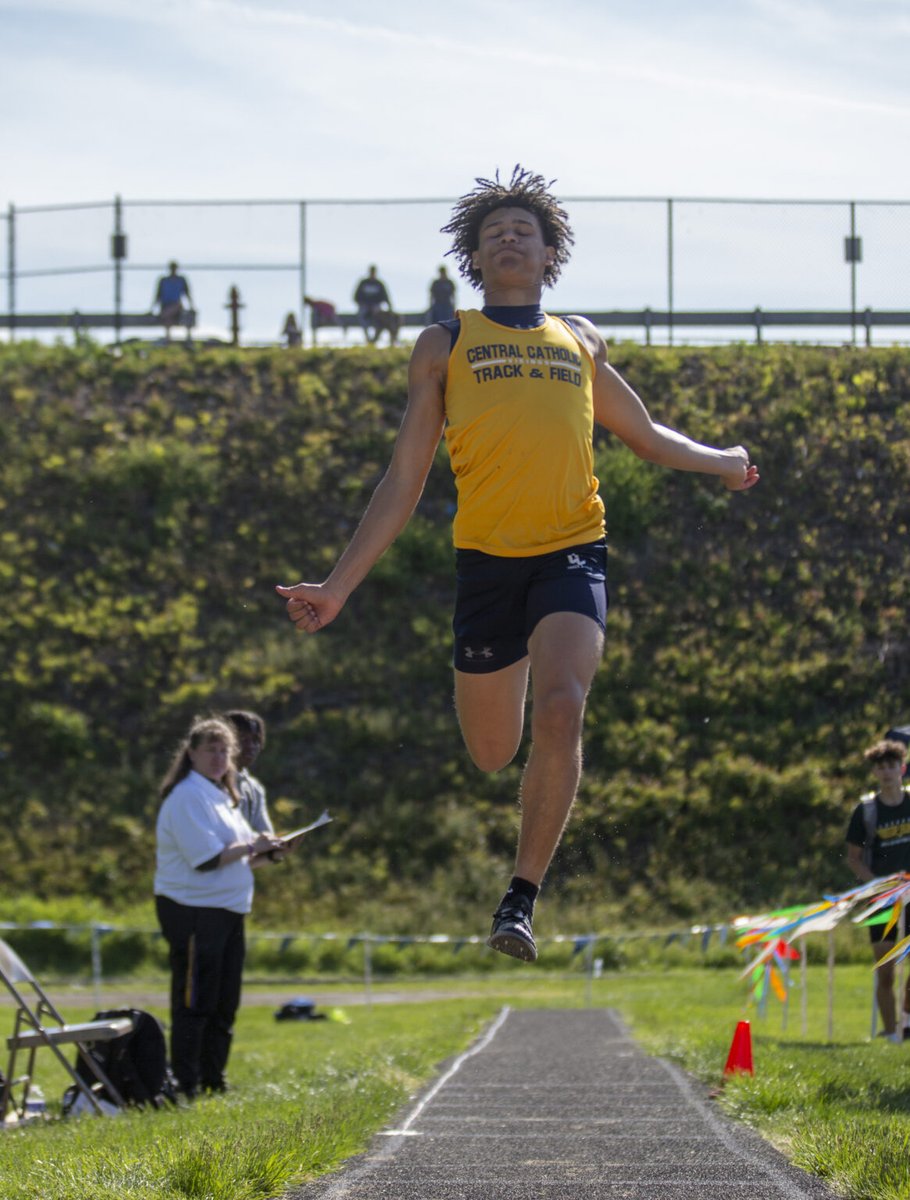BREAL412's tweet photo. "It’s going to help with your other sports, so just try it.” ... Guys like Daemar Kelly, Pete Gonzalez, Julian Dugger, Xxavier Thomas &amp; Jack Dunbar are stars in "other" sports who have excelled in track and field this season. Why T&amp;F? They explain.
Story: https://t.co/1A31GNKhSS https://t.co/dCgjBiWTaB