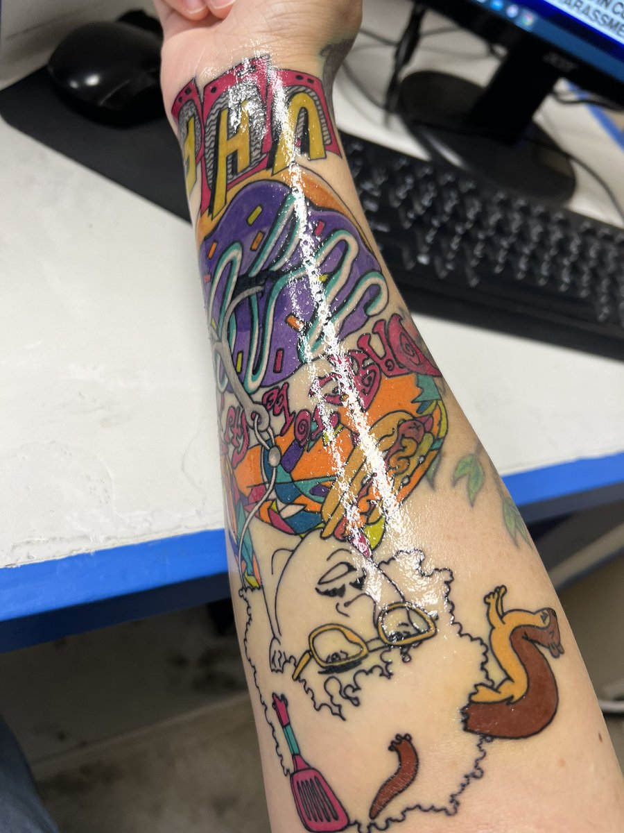 Jillibeans1984's tweet photo. Looking good…feeling awful (I’ve never had a tattoo hurt like this before) #weirdal #anothertattoo https://t.co/SiX1ZwcKkx