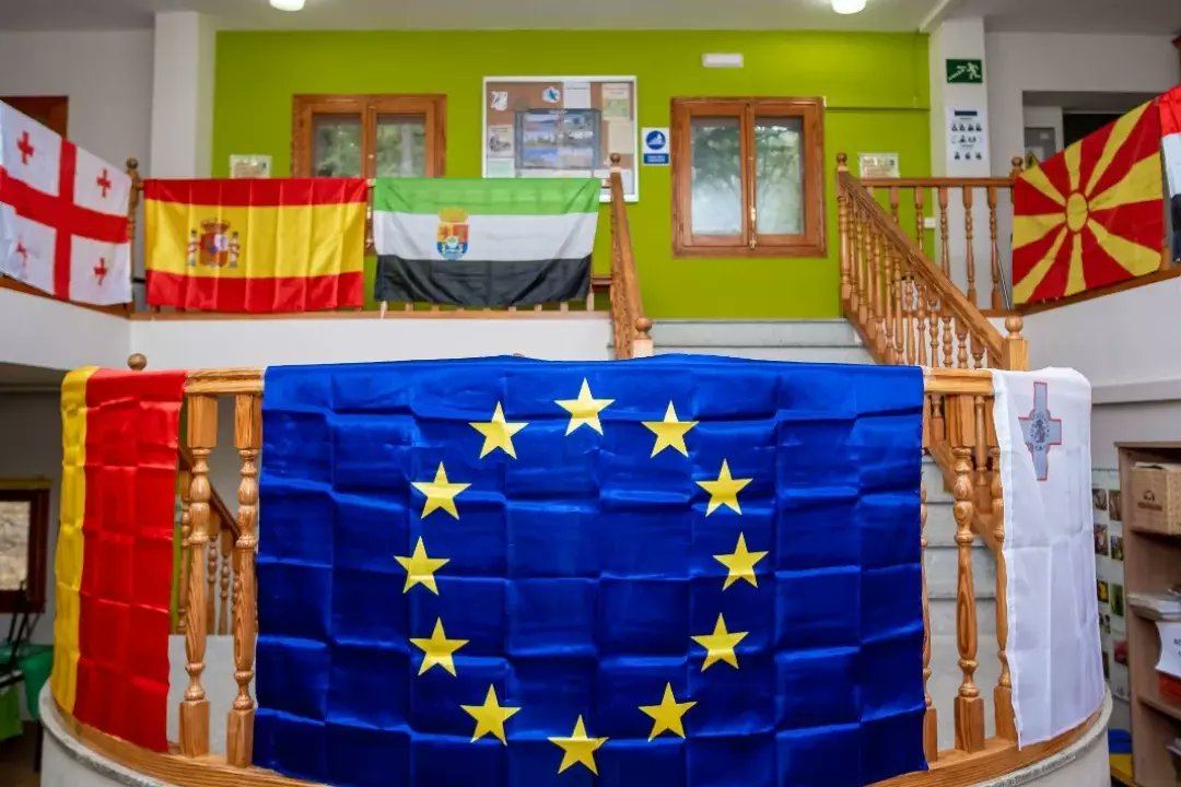 holaextremundo's tweet photo. 🥳🇪🇺 ¡Feliz Día de Europa! 🇪🇺🥳 https://t.co/juRCt3WM5Y