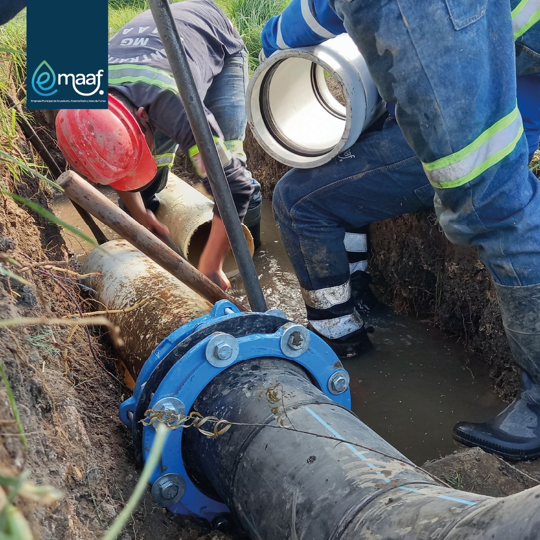 emaafesp's tweet photo. En aras de prestar un servicio de calidad, se realizó la reposición de la estructura metálica, tipo cercha, que está ubicada en el cruce del Humedal Gualí, vía Siberia – Funza, la cual soporta la tubería que realiza la distribución de agua potable al sector industrial de Funza. https://t.co/2I8wWAbctN