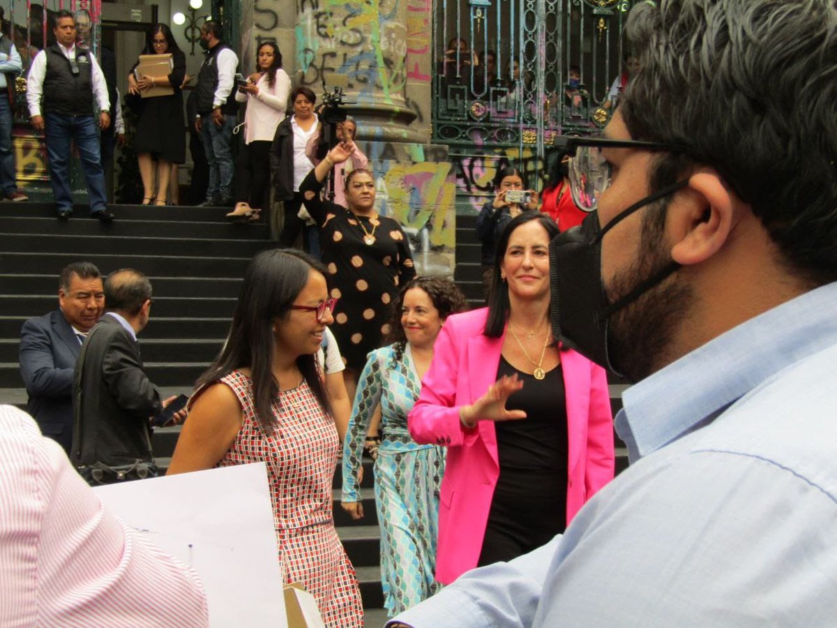 marianarmyt's tweet photo. Qué honor acompañar a la Alcaldesa @lialimon en su comparecencia ante @Congreso_CdMex donde quedó demostrado, una vez más, el trabajo que realiza 24/7 en favor de las y los obregonenses. https://t.co/aAvz7FT8Za