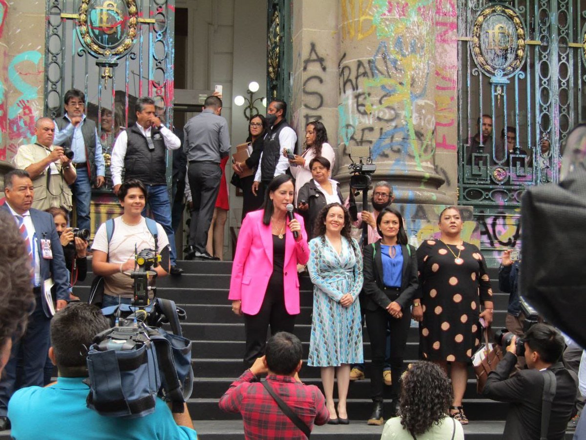 marianarmyt's tweet photo. Qué honor acompañar a la Alcaldesa @lialimon en su comparecencia ante @Congreso_CdMex donde quedó demostrado, una vez más, el trabajo que realiza 24/7 en favor de las y los obregonenses. https://t.co/aAvz7FT8Za