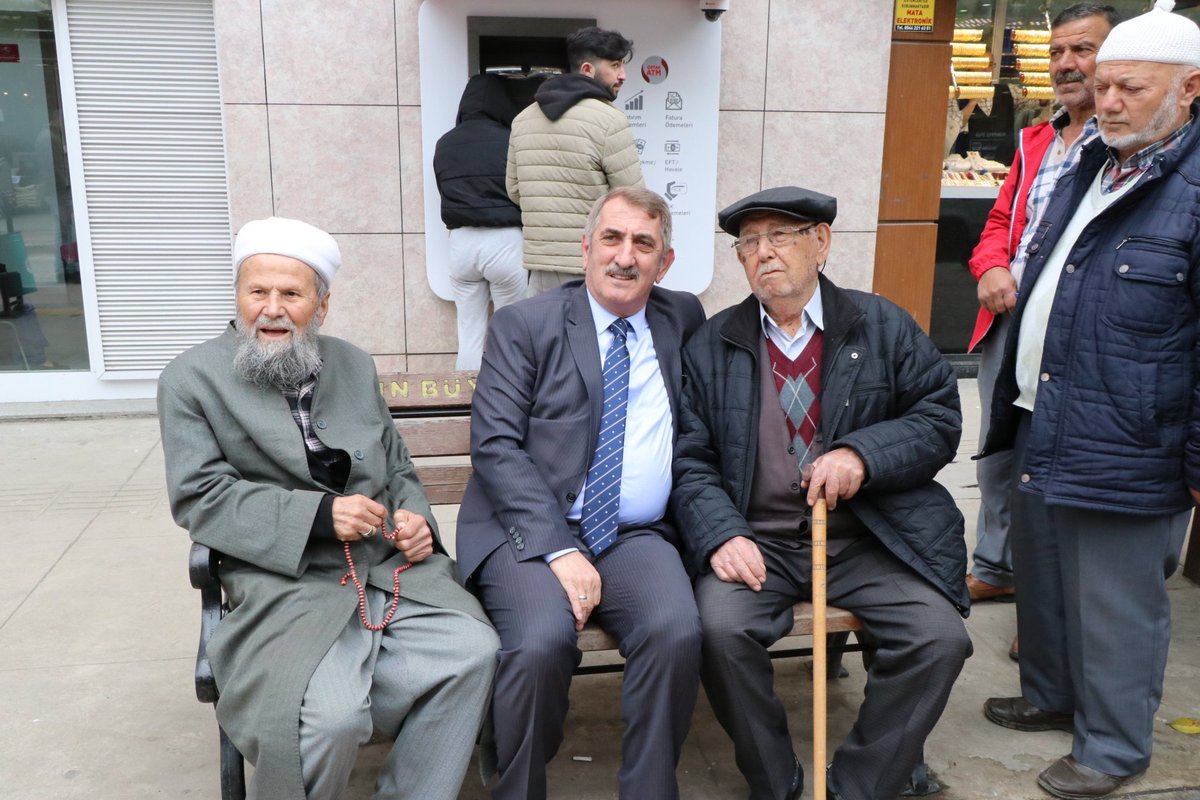 FuatKoktas55's tweet photo. Ticaret Bakanımız ve Milletvekili Adayımız Sn. Mehmet Muş ile birlikte Terme ilçemizde faliyet gösteren firmaları ziyaret ederek, hemşehrilerimizle hasbihal ettik. https://t.co/H4u8qvmaED