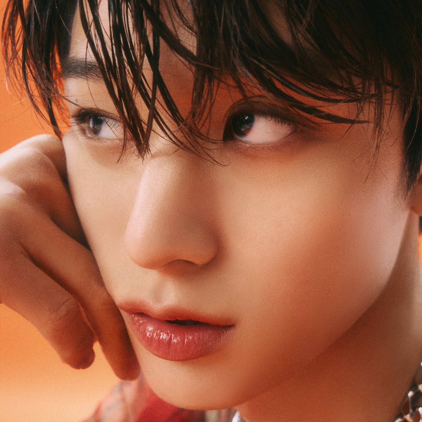 Do you see why they call this one a PRECIOUS ver? Need I to explain more when all you get is, this fluffy masterpiece? 

Anyway, this photoshoot is cat-approved.