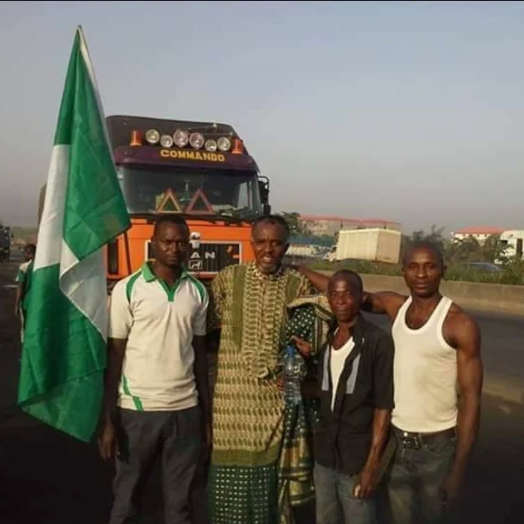 OBAROAKPO69's tweet photo. Yesterday 8 years ago, I was already on day 2 running π from Lagos-Okpekpe-Abuja which took me 22 days and throughout the 22 days, I did not use any form of motorized transport. #Worldwrapperman #WR #Longestwrapperintheworld #CharityRunner #Runningforacause #HungerHero https://t.co/YpcL6m7LIx